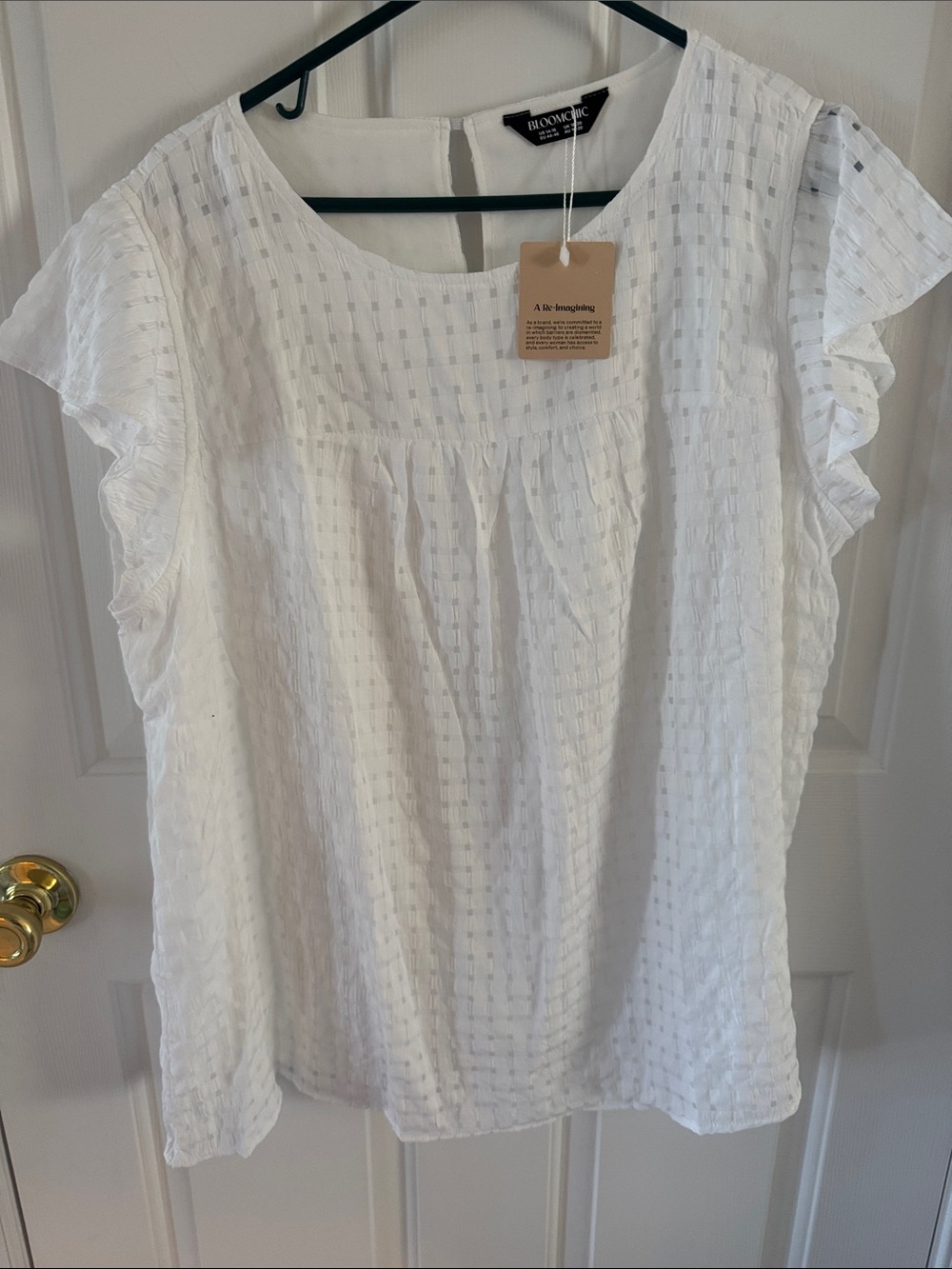 Bloomchic White Textured Flutter-Sleeve Top size 14/16
